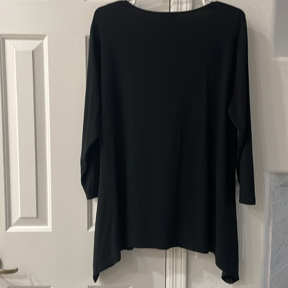 Gardy shark bite top w/crystal embellishments in Black - Picture 4 of 4